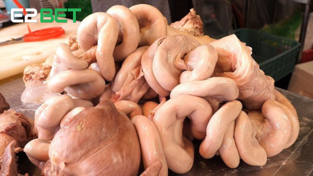 Nằm Mơ Thấy Lòng Lợn Đánh Đề Con Gì? Giải Mã Giấc Mơ Tâm Linh Và Con Số May Mắn